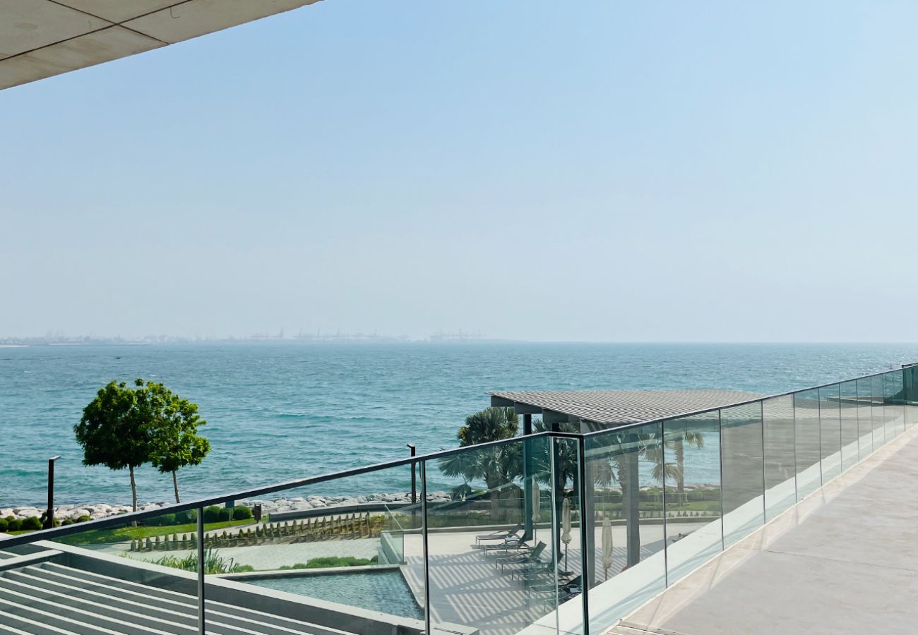 Apartment in Dubai - Crystal Clear 1BR in Blue Waters with Ain View