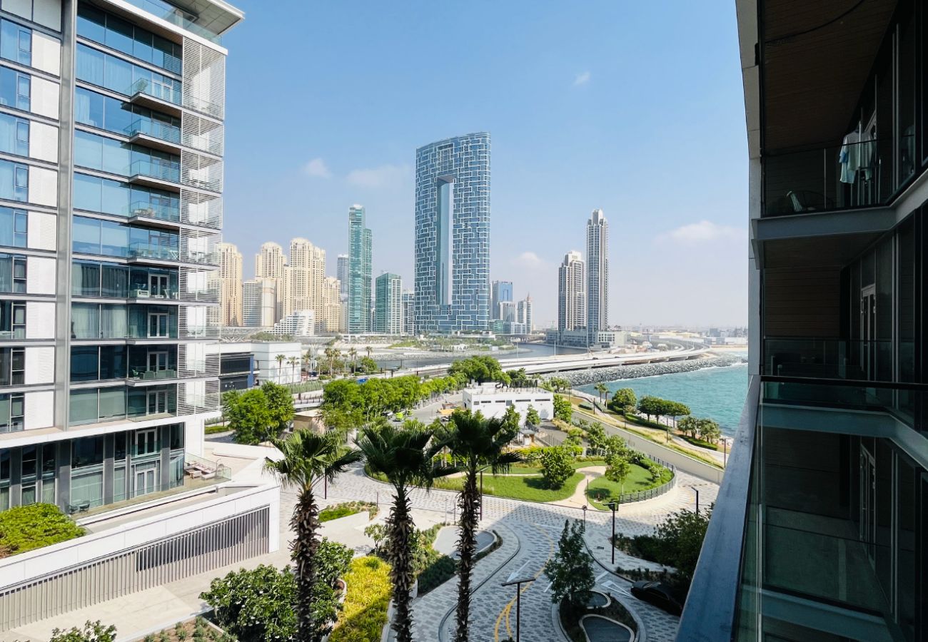 Apartment in Dubai - Crystal Clear 1BR in Blue Waters with Ain View