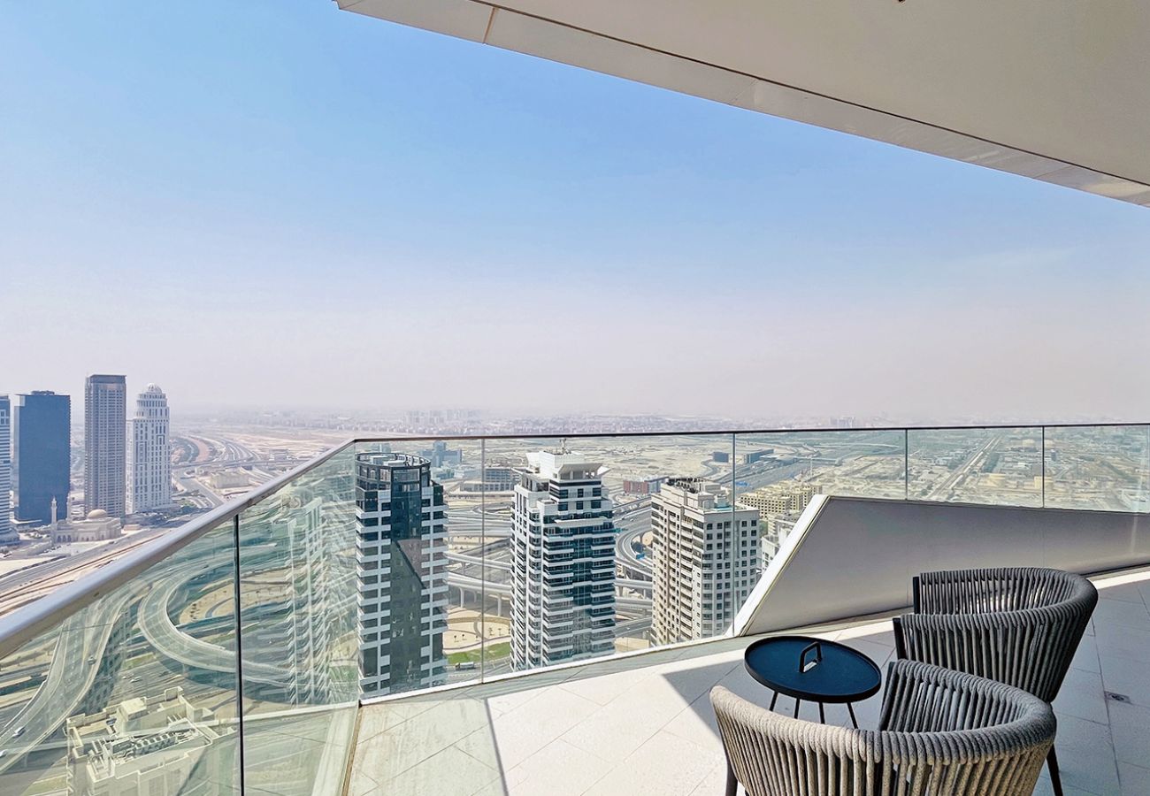 Apartment in Dubai - Lush 1BR in Stella Maris, Marina, City View