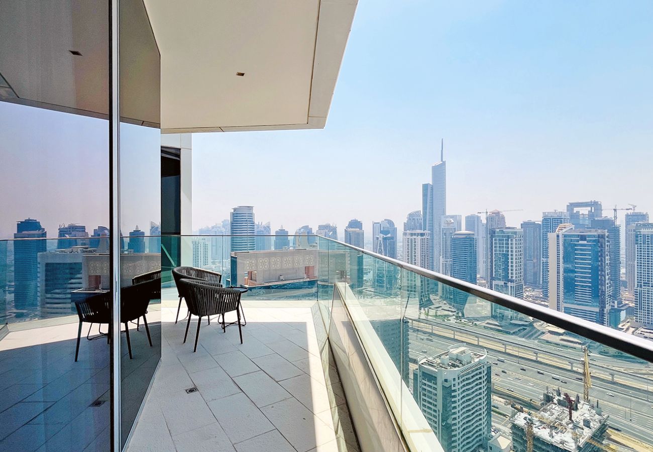 Apartment in Dubai - Lush 1BR in Stella Maris, Marina, City View