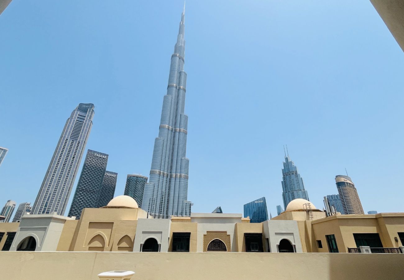 Apartment in Dubai - Sensational 1BR in Downtown with Burj Khalifa View