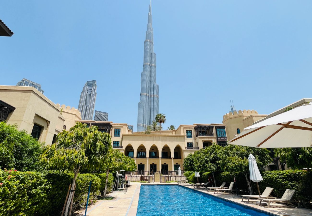 Apartment in Dubai - Sensational 1BR in Downtown with Burj Khalifa View