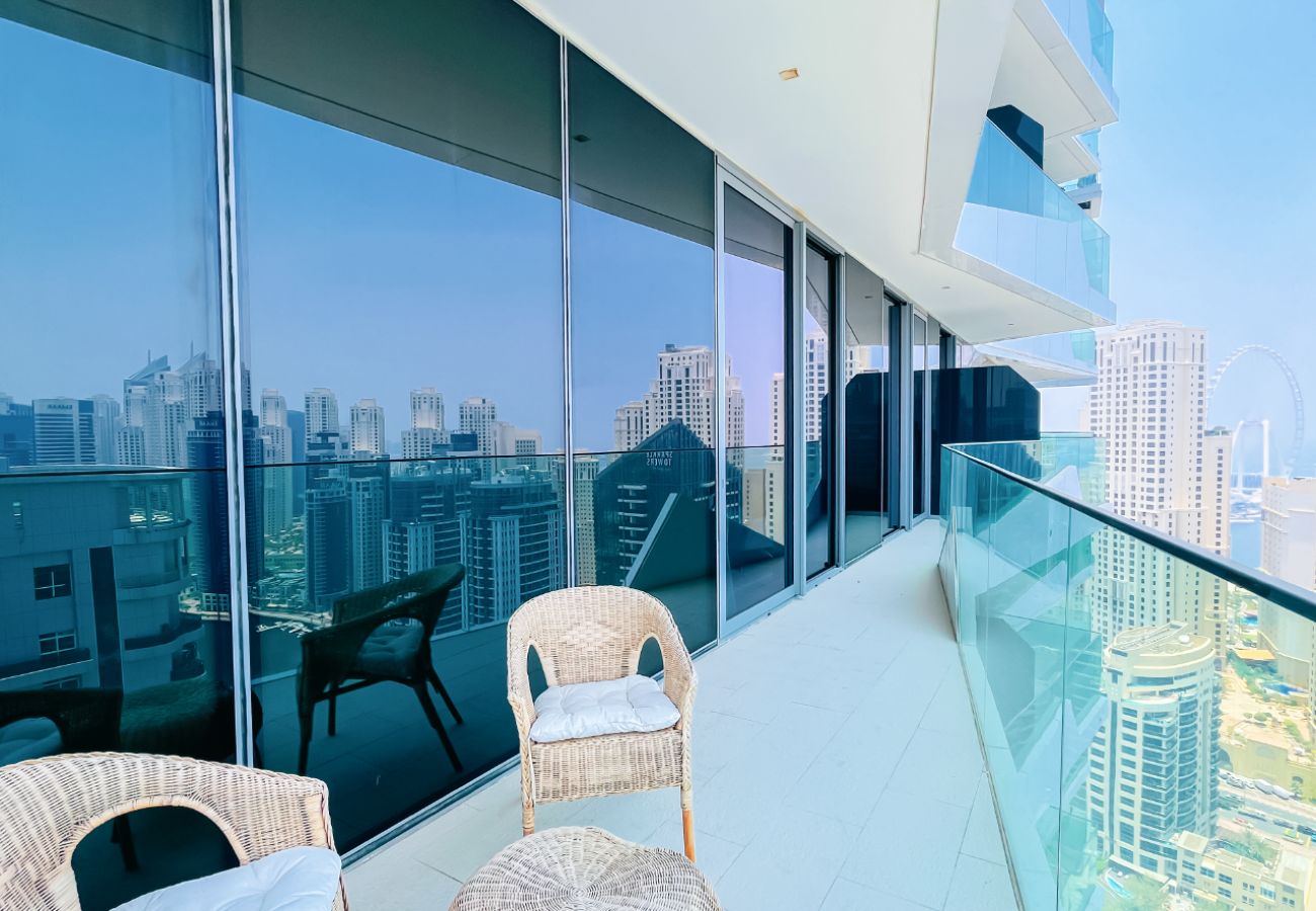 Apartment in Dubai - Elegant 2BR in Stella Maris, Marina City View