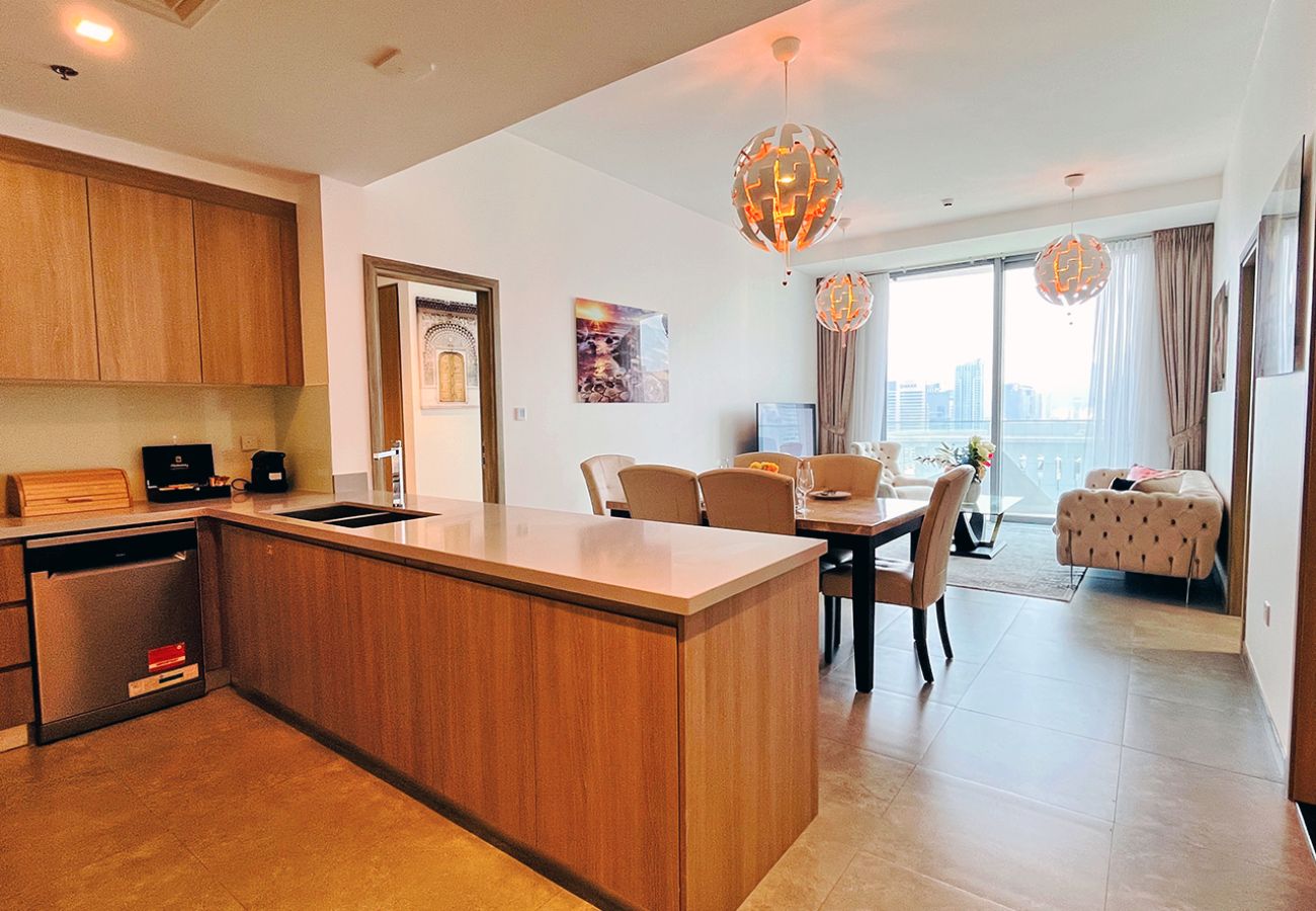 Apartment in Dubai - Elegant 2BR in Stella Maris, Marina City View