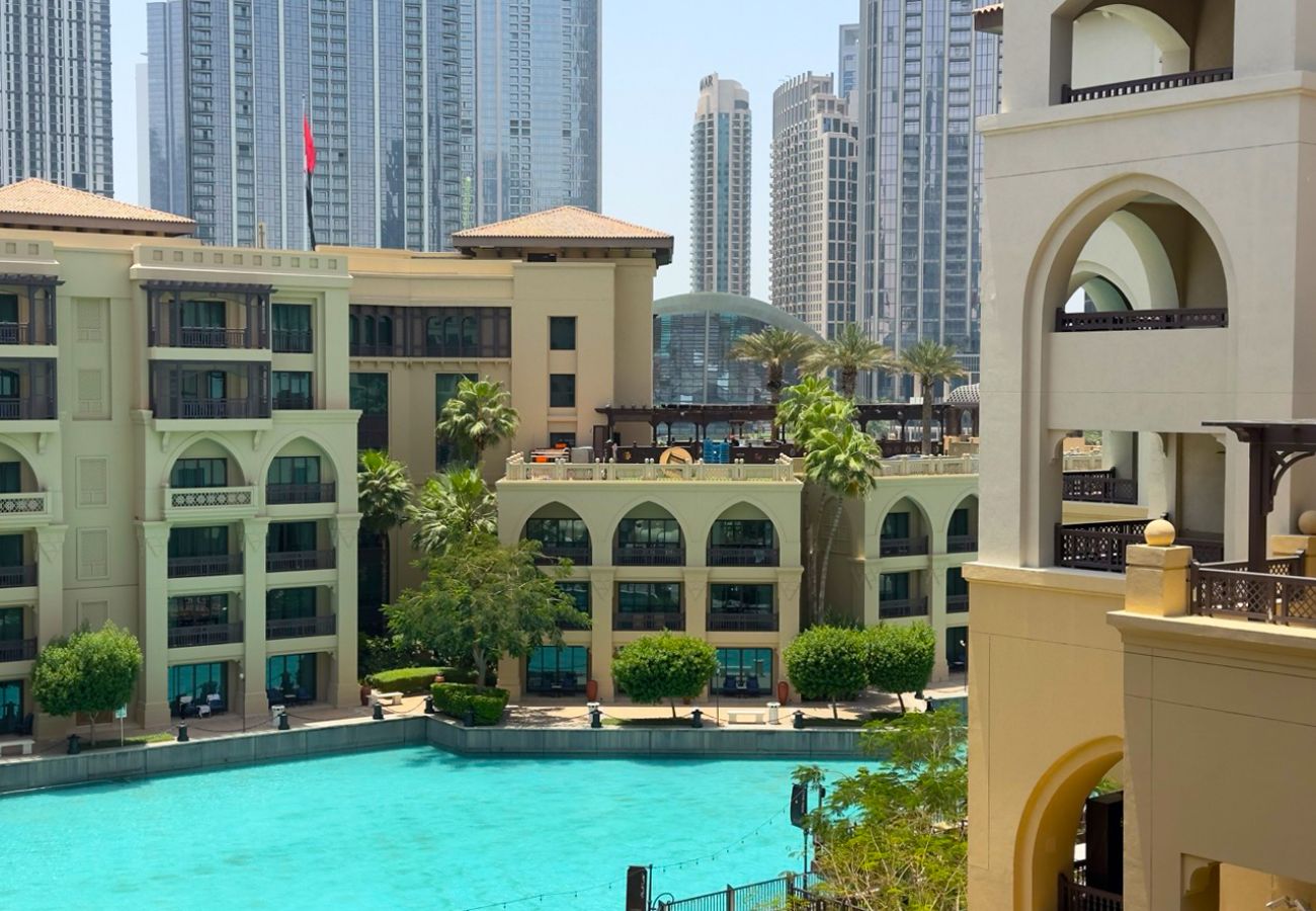 Apartment in Dubai - Upgraded 1BR in Downtown with Burj Khalifa View