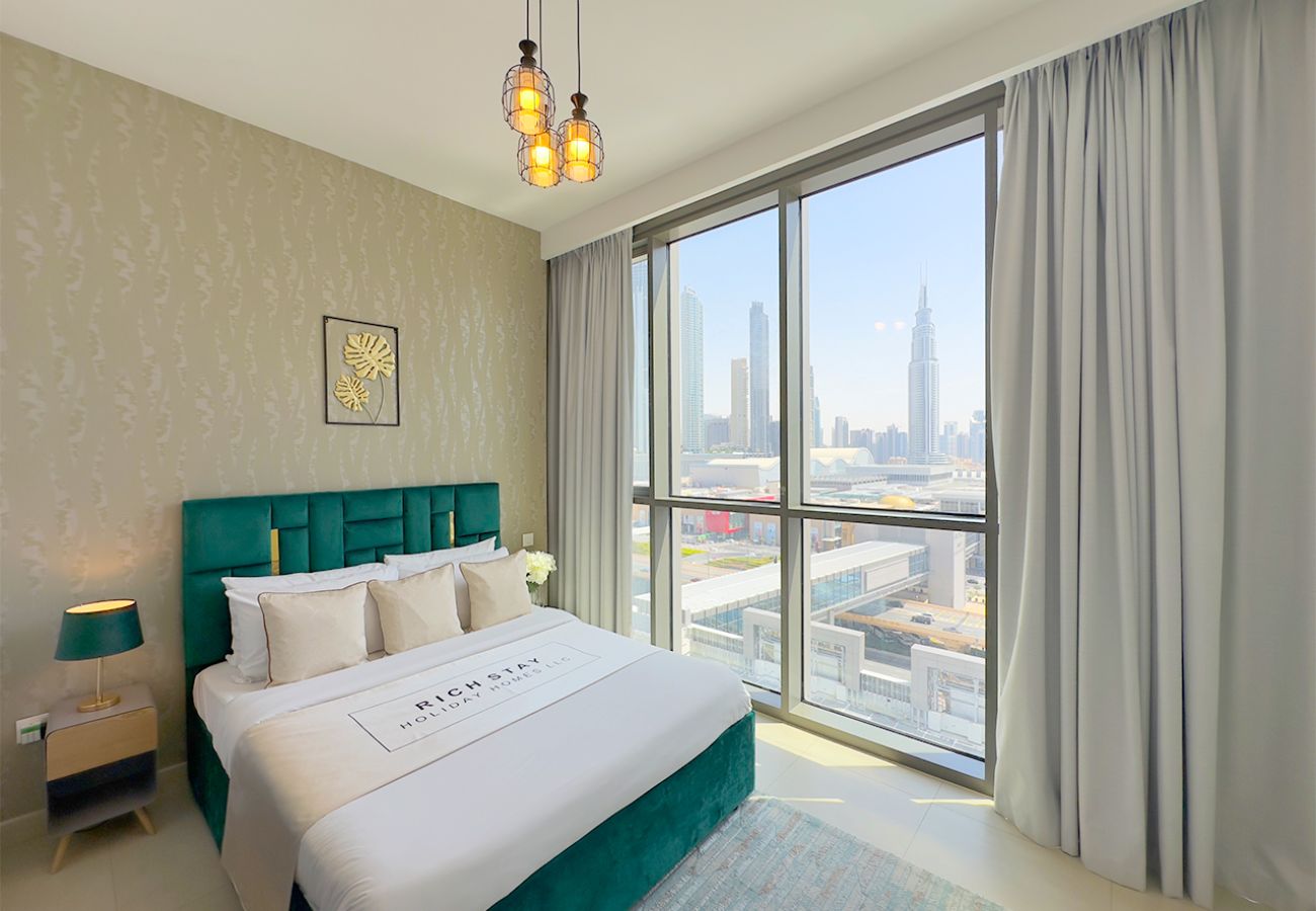 Apartment in Dubai - Premium 3BR with Burj Khalifa & Dubai Mall view