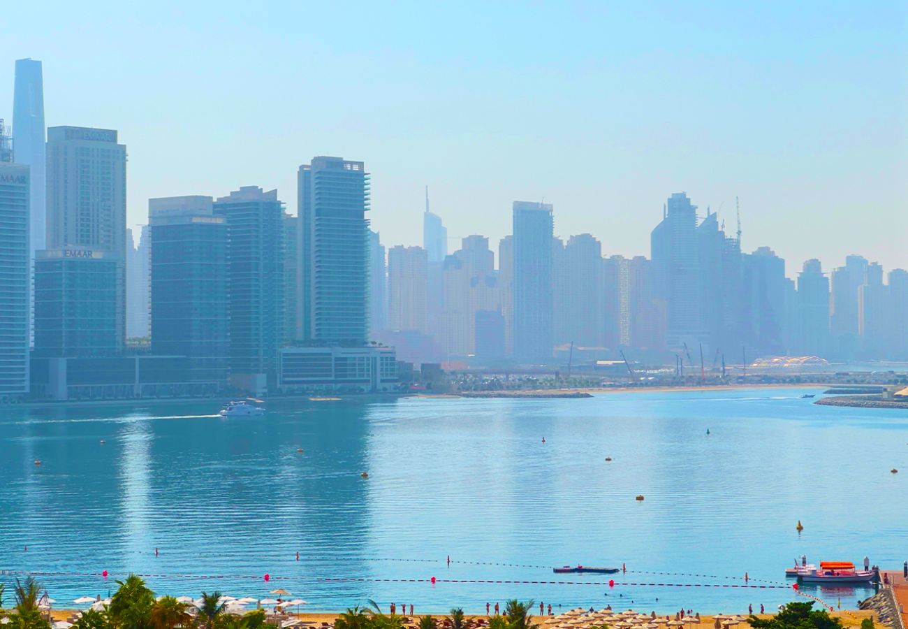 Apartment in Dubai - Beach-View 1BR in Seven Palm, Palm Jumeirah