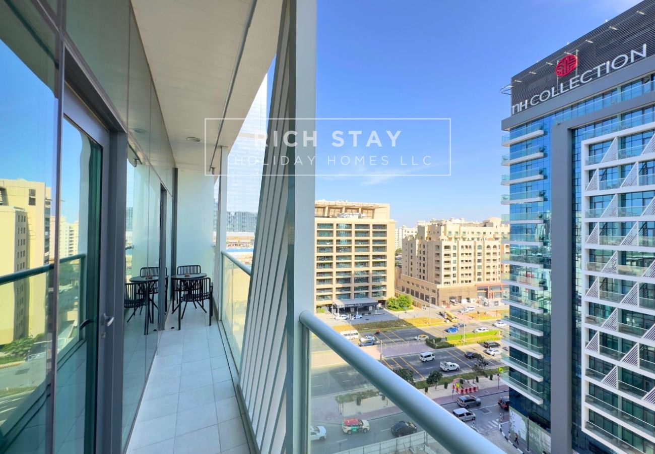 Apartment in Dubai - Seven Palm Escape: 1BR in Palm Jumeirah