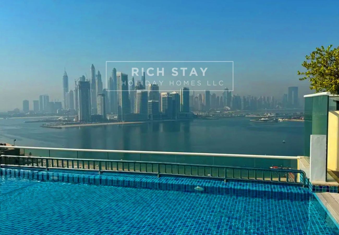 Apartment in Dubai - Seven Palm Escape: 1BR in Palm Jumeirah