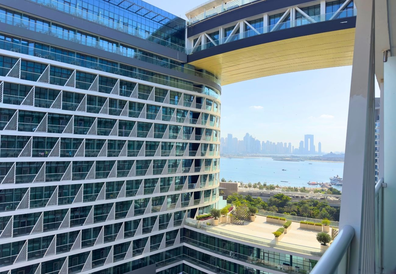 Apartment in Dubai - Seven Palm Escape: 1BR in Palm Jumeirah